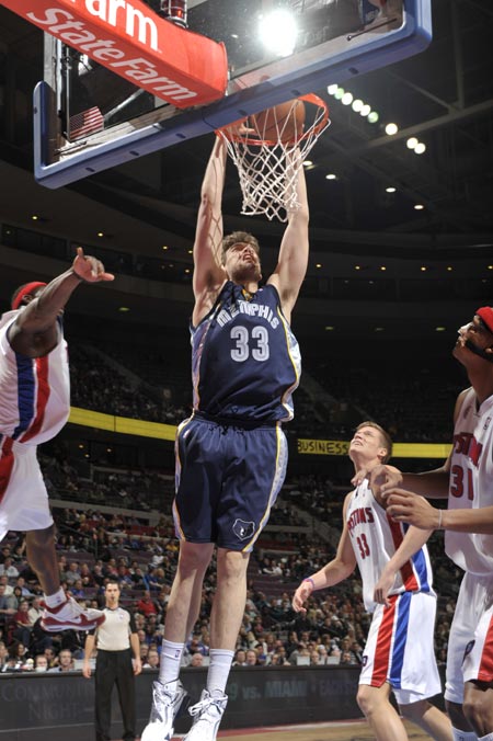 防守占据了 防守占据了