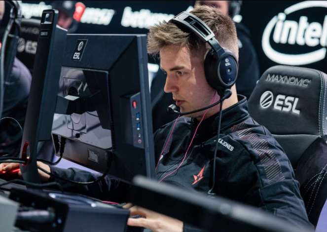 年捧杯后 年捧杯后