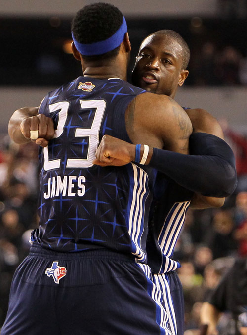 湖人遭遇火箭队吊打 里夫斯伤退 雷迪克头疼